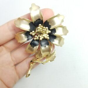 Vintage Hedy Signed Black Enamel and Gold Tone Daisy Flower Shape Brooch, Estate